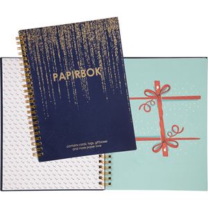 Papirbok med kort og merkelapper